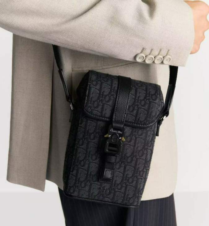 Picture of Dior Mens Bags _SKUfw239235262fw